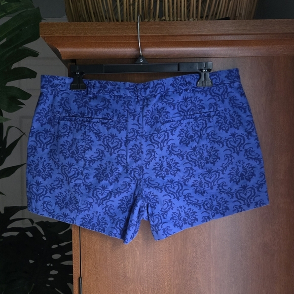 GAP Blue Flat Front Shorts Stylish and Versatile - Picture 2 of 4